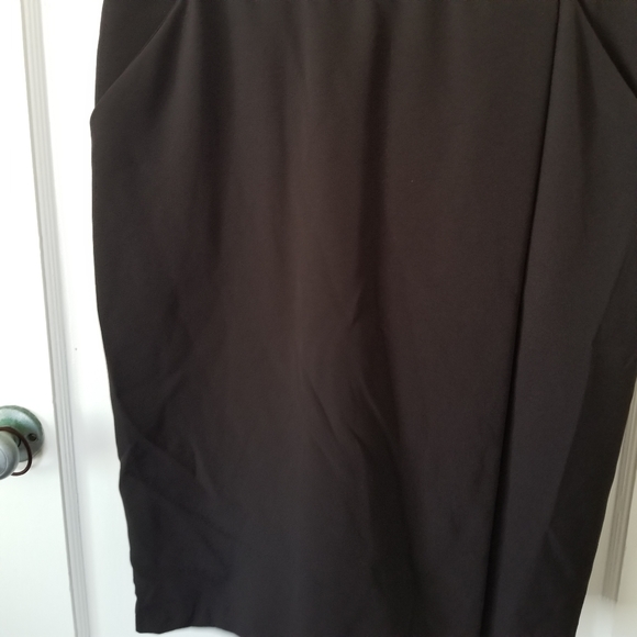 Alexia Admor Black Fitted V-neck Dress - Picture 9 of 12